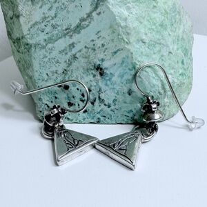 Vintage Rare DIDAE Sterling Silver “Capped” Dangle Triangle Etched Wire Earrings